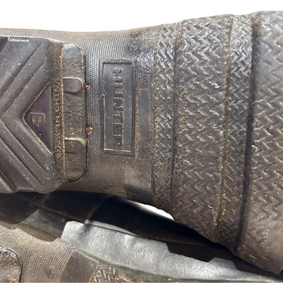 Hunter Unisex Tall Rain Boots Black Boy Size-4/Girl Size-5 GUC - Picture 8 of 8